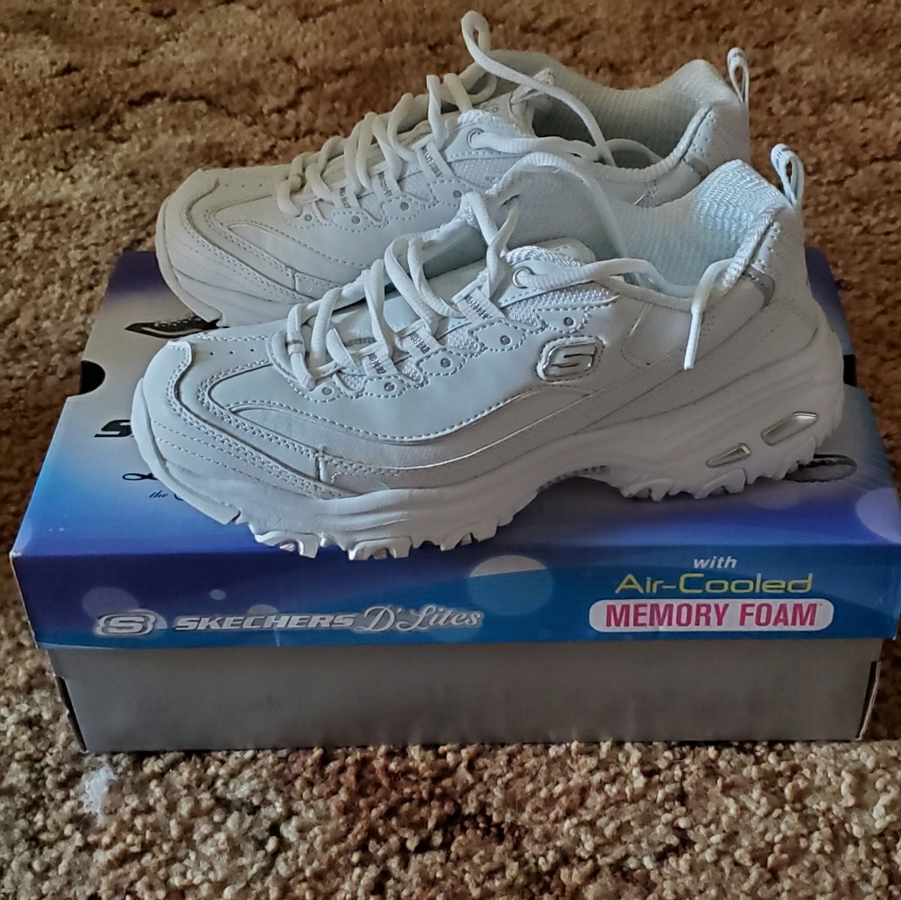Skechers D'Lites 7.5